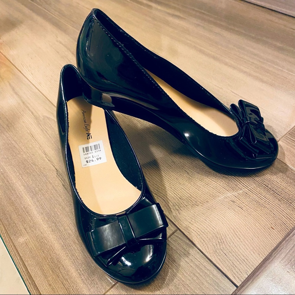Brand New AE Girl’s Size 1 1/2 Black wedge Dress Shoes with Bow